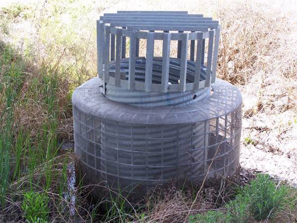 D93C Pipe Riser With Debris Rack | Long Beach Iron Works