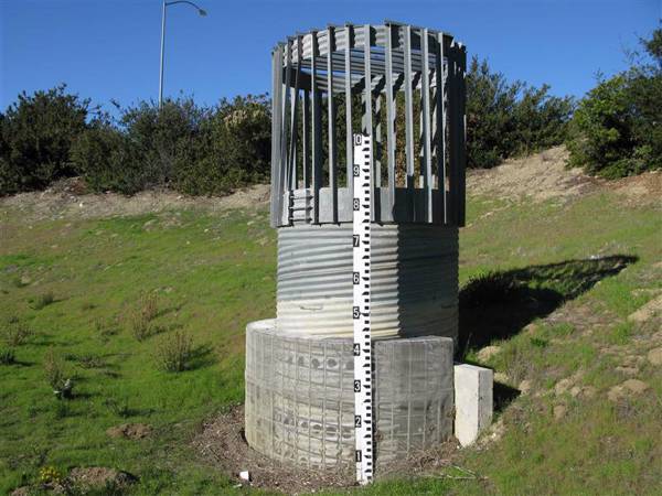 D93C Pipe Riser With Debris Rack | Long Beach Iron Works
