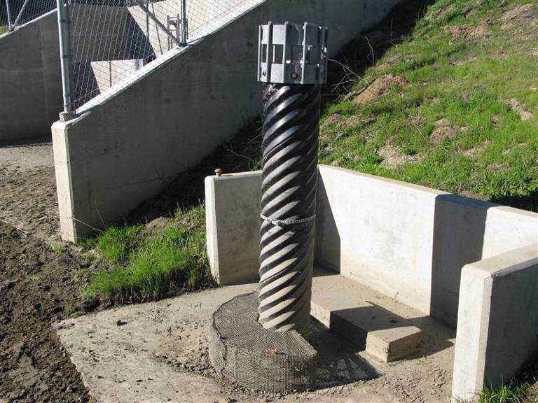 D93C Pipe Riser With Debris Rack | Long Beach Iron Works