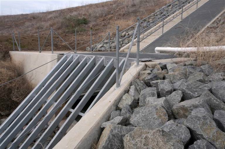 Trash Rack (Inclined) 361-2 | Long Beach Iron Works