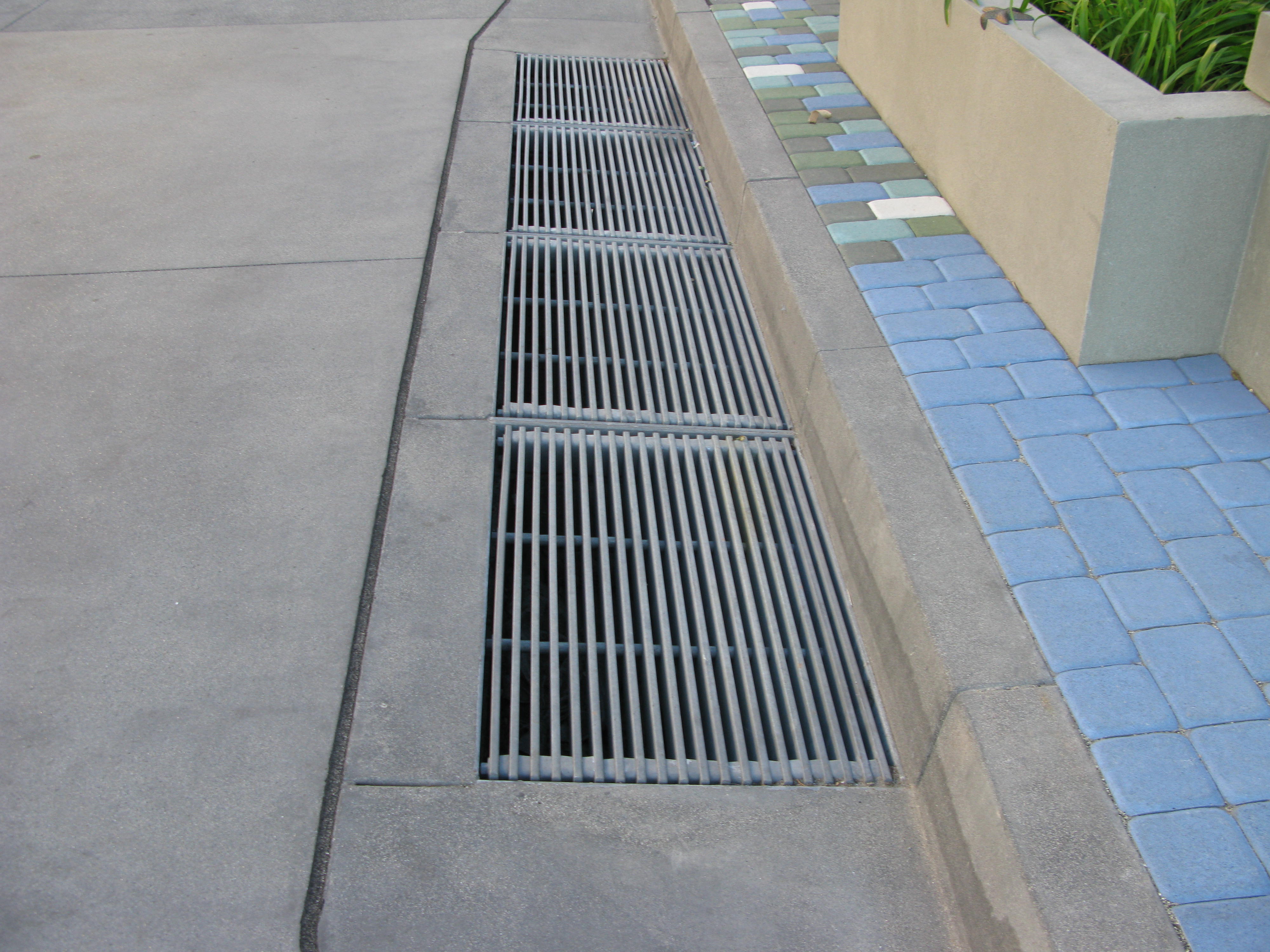 SPPWC 303 4 CURBSIDE GRATING CATCH BASIN Long Beach Iron Works SPPWC 303 4 CURBSIDE GRATING CATCH BASIN Long Beach Iron Works