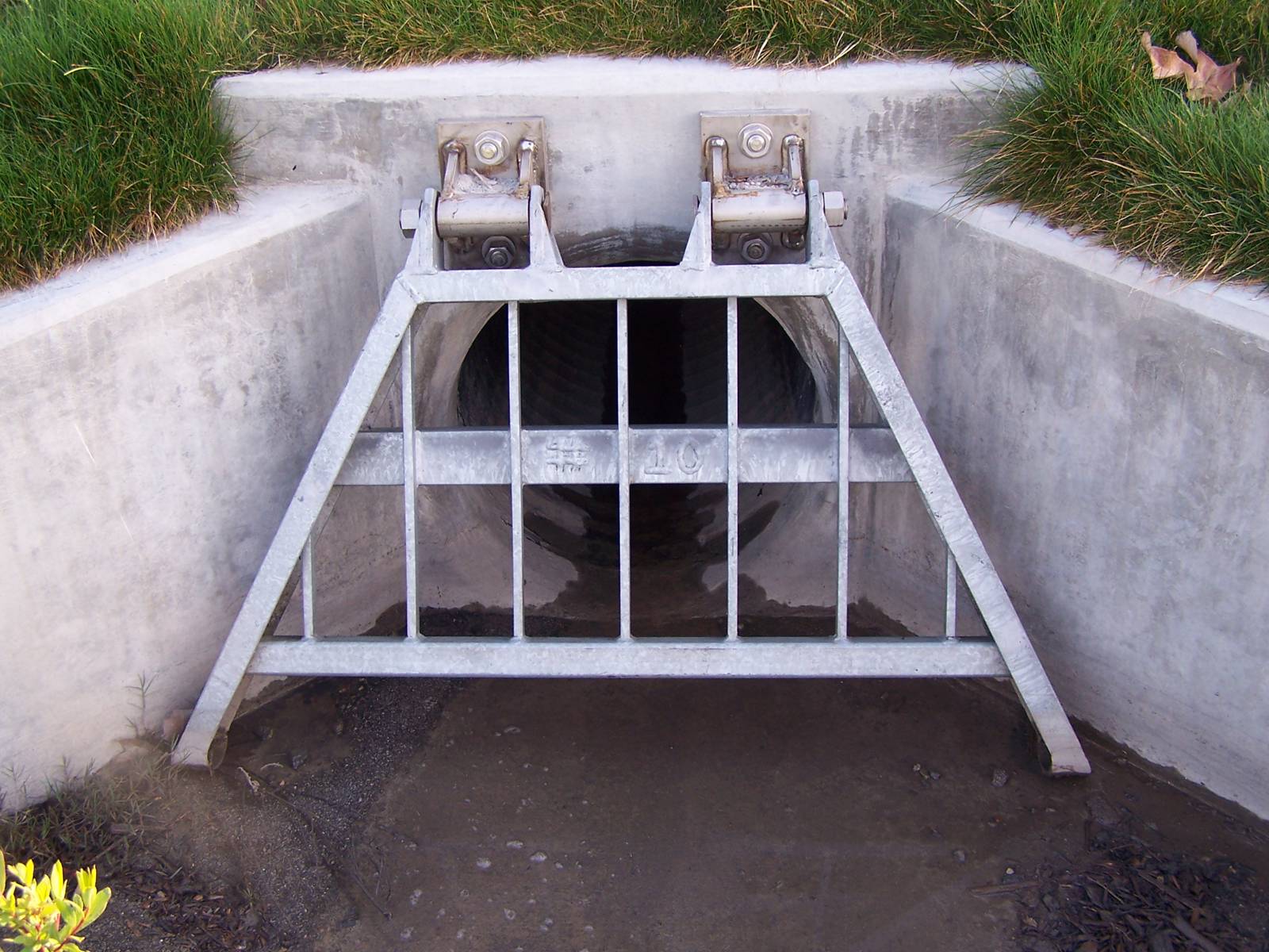 SPPWC 360-2 SLOPED PROTECTION BARRIER | Long Beach Iron Works